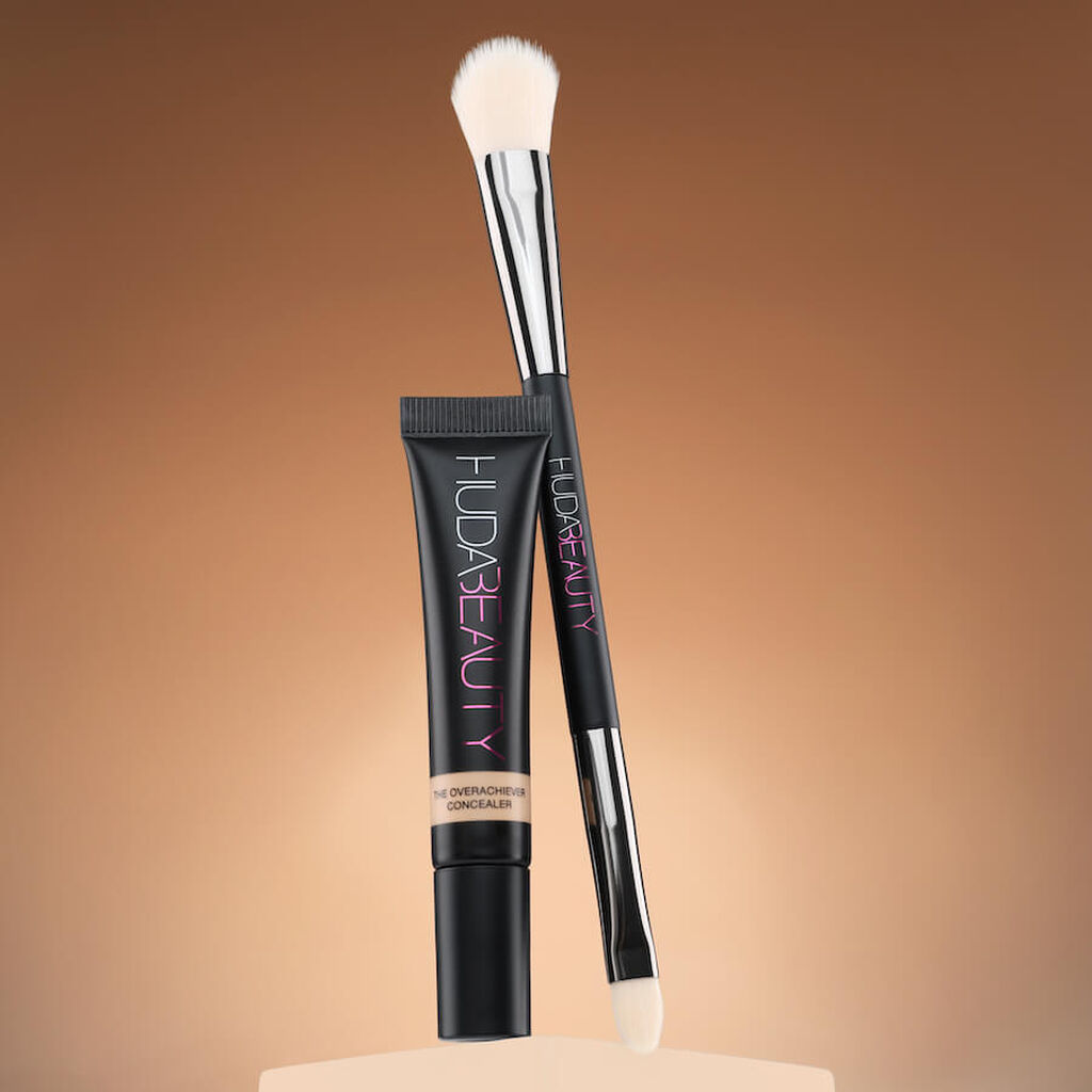 Huda Beauty- Face/ Conceal & Blend Makeup Brush